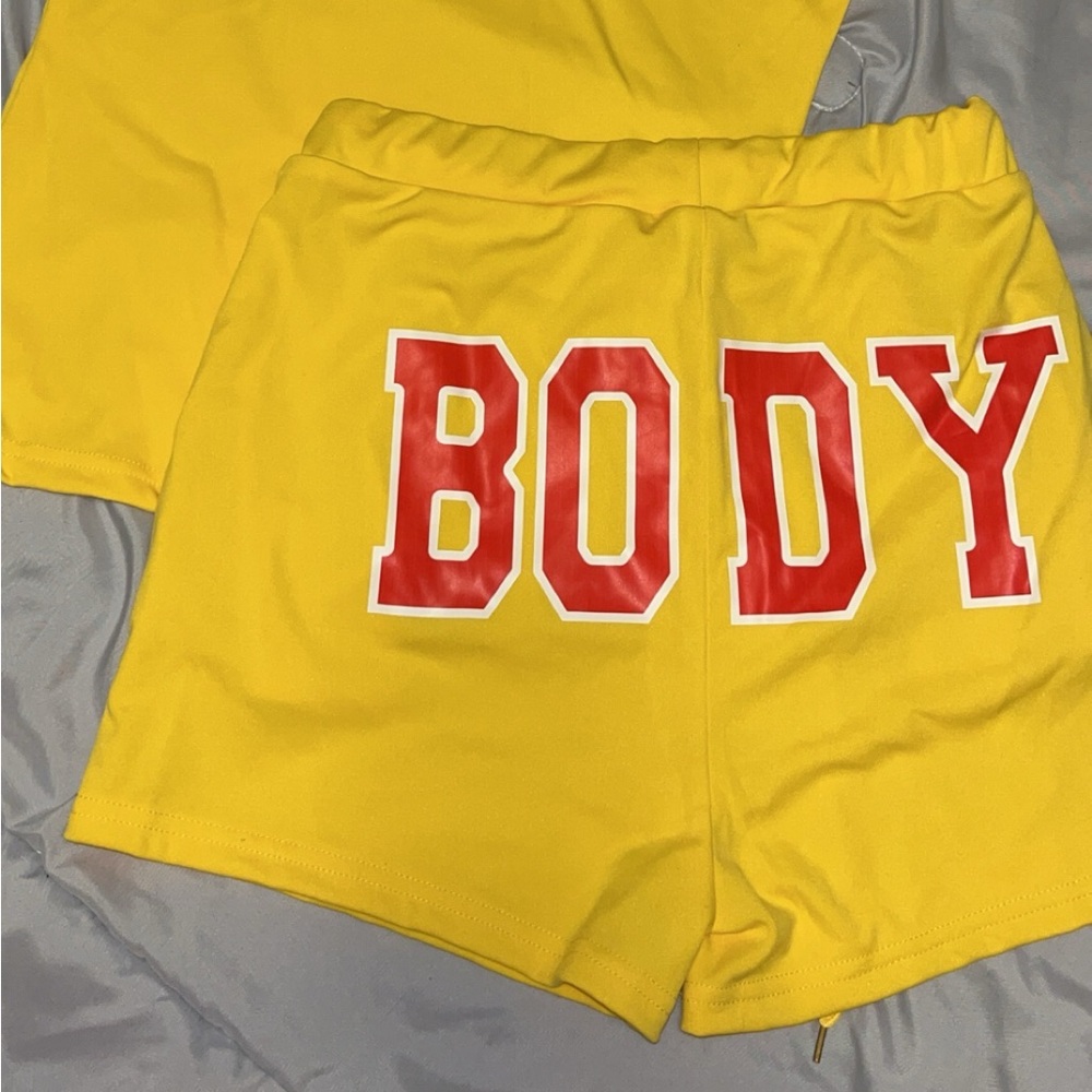 BODY Short Set - Picture 2 of 2